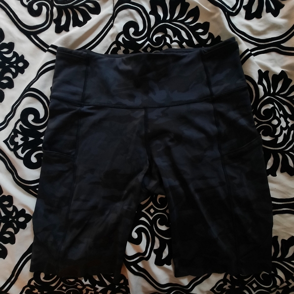 Fast and free shorts 8" size 8 - Picture 3 of 7